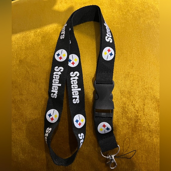 Steelers Pittsburg football NFL SPORTS lanyards badge keys keychain new - Picture 1 of 2